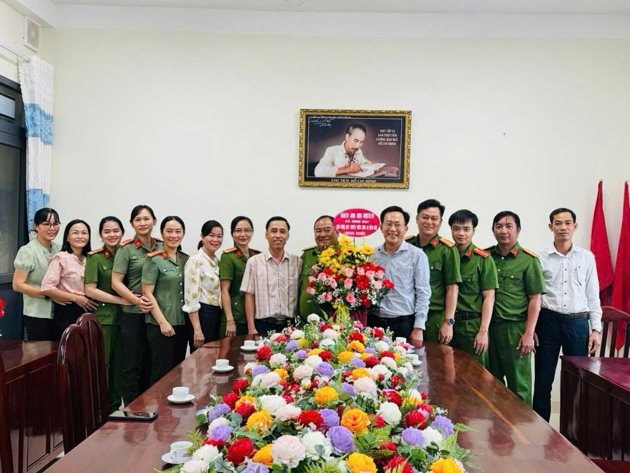 Kỷ niệm 80 năm ngày truyền thống công an nhân dân, 20 năm ngày hội toàn dân bảo vệ an ninh tổ quốc.