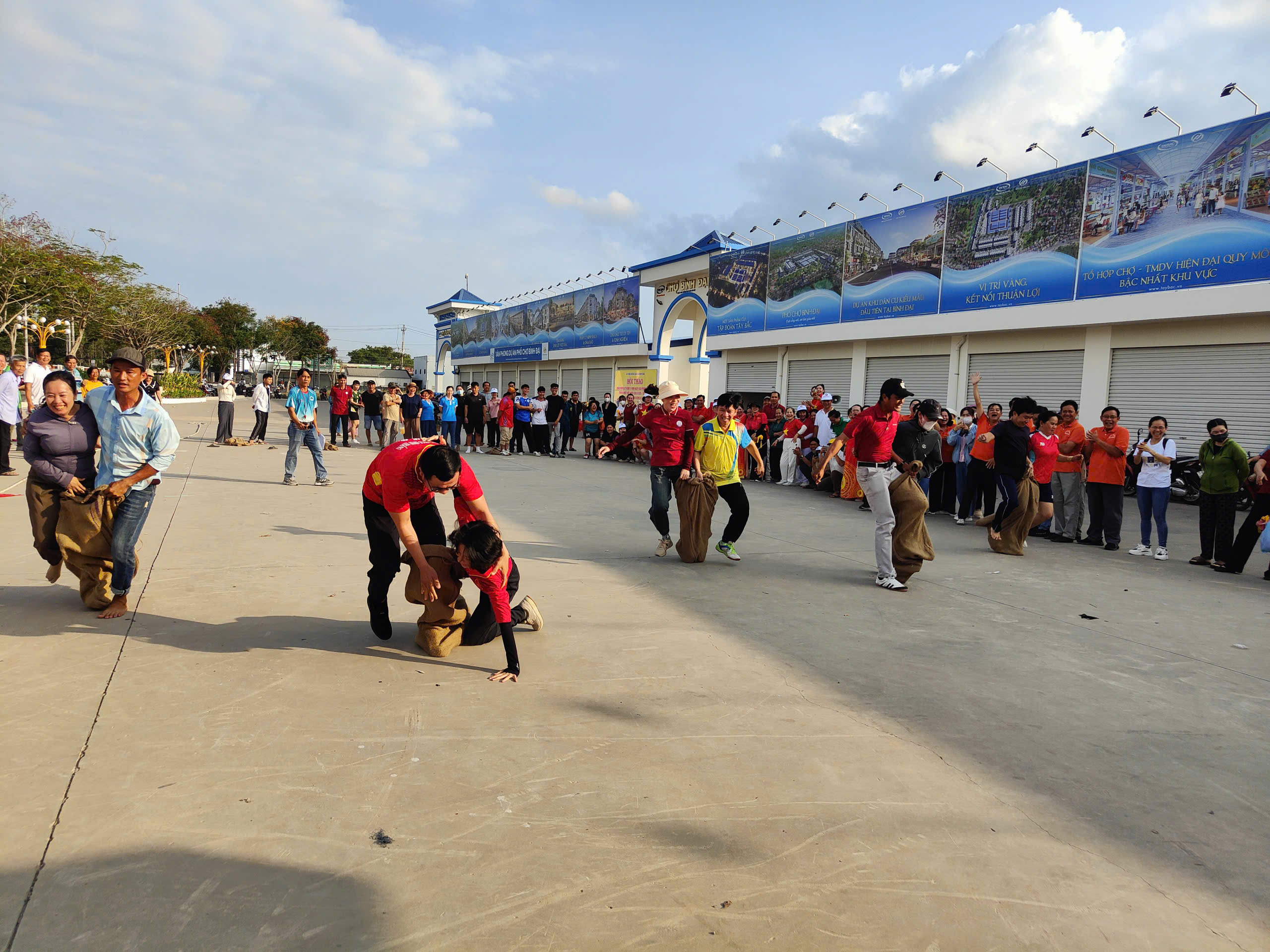 Xã Bình Đại tổ chức hội thao chào mừng kỷ niệm  51 năm ngày giải phóng miền Nam thống nhất đất nước ( 30/4/1975 - 30/4/2026), và quốc tế lao động 1/5