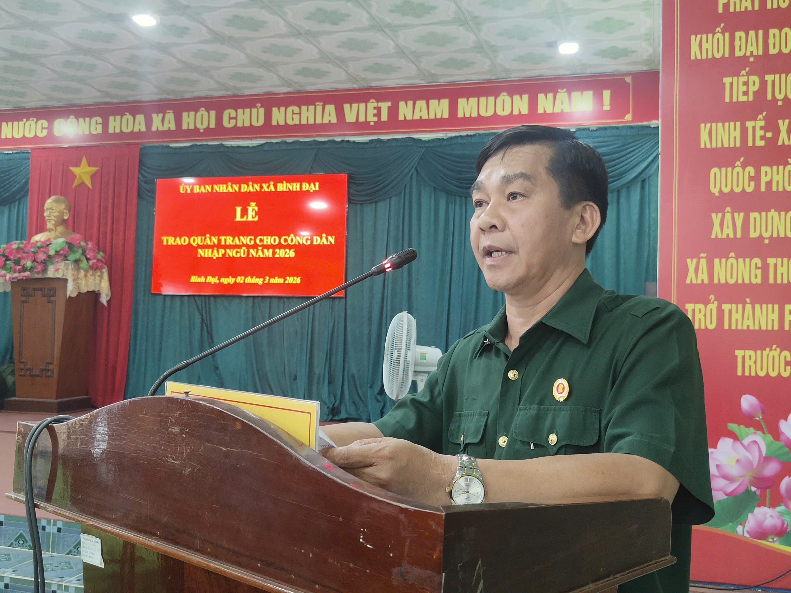 Xã Bình Đại tổ chức trao quân trang cho thanh niên trúng tuyển nghĩa vụ quân sự 2026