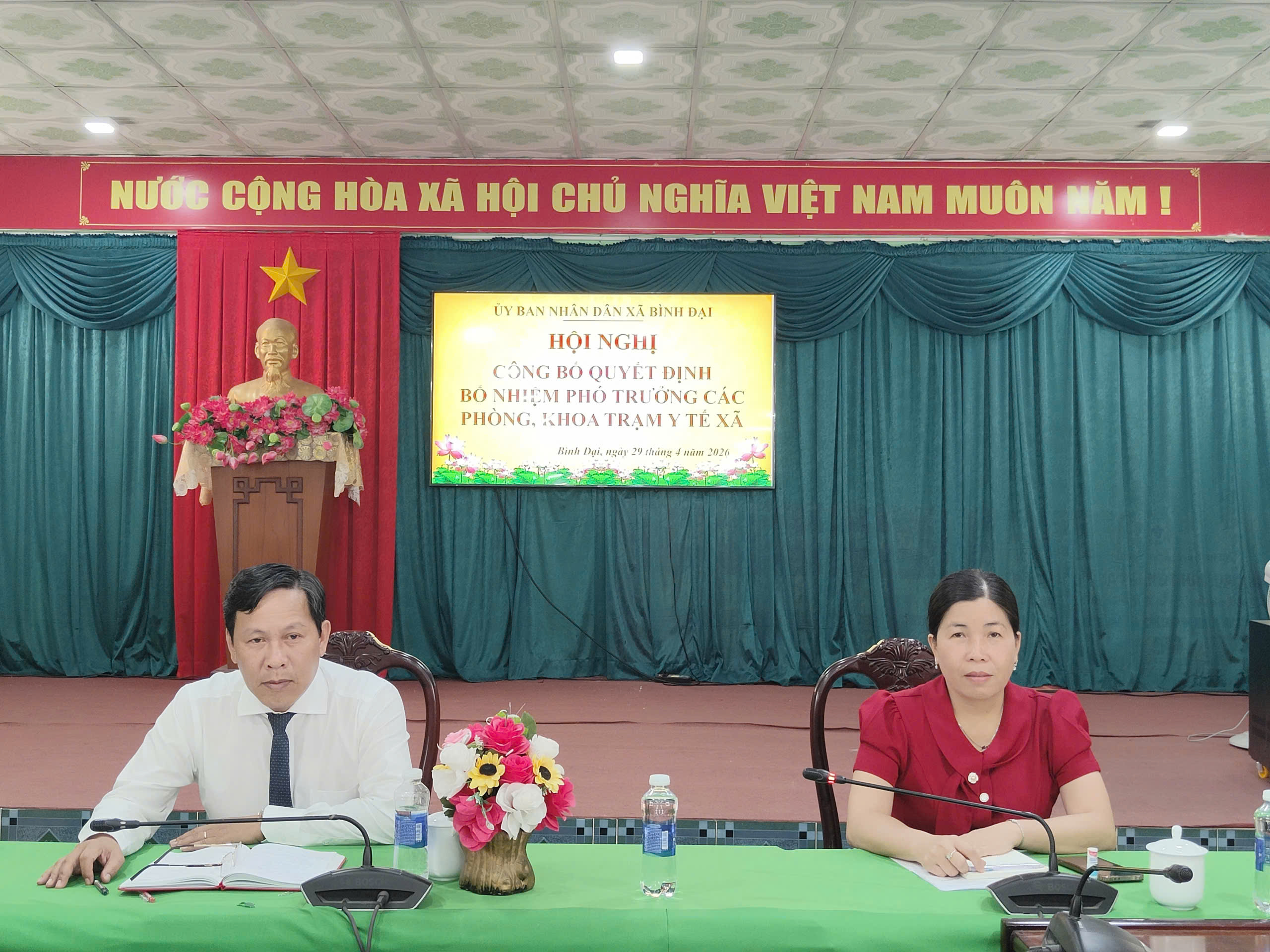 Ủy ban Nhân dân xã Bình Đại tổ chức hội nghị công bố quyết định bổ nhiệm phó, trưởng các phòng, khoa Trạm y tế xã Bình Đại 