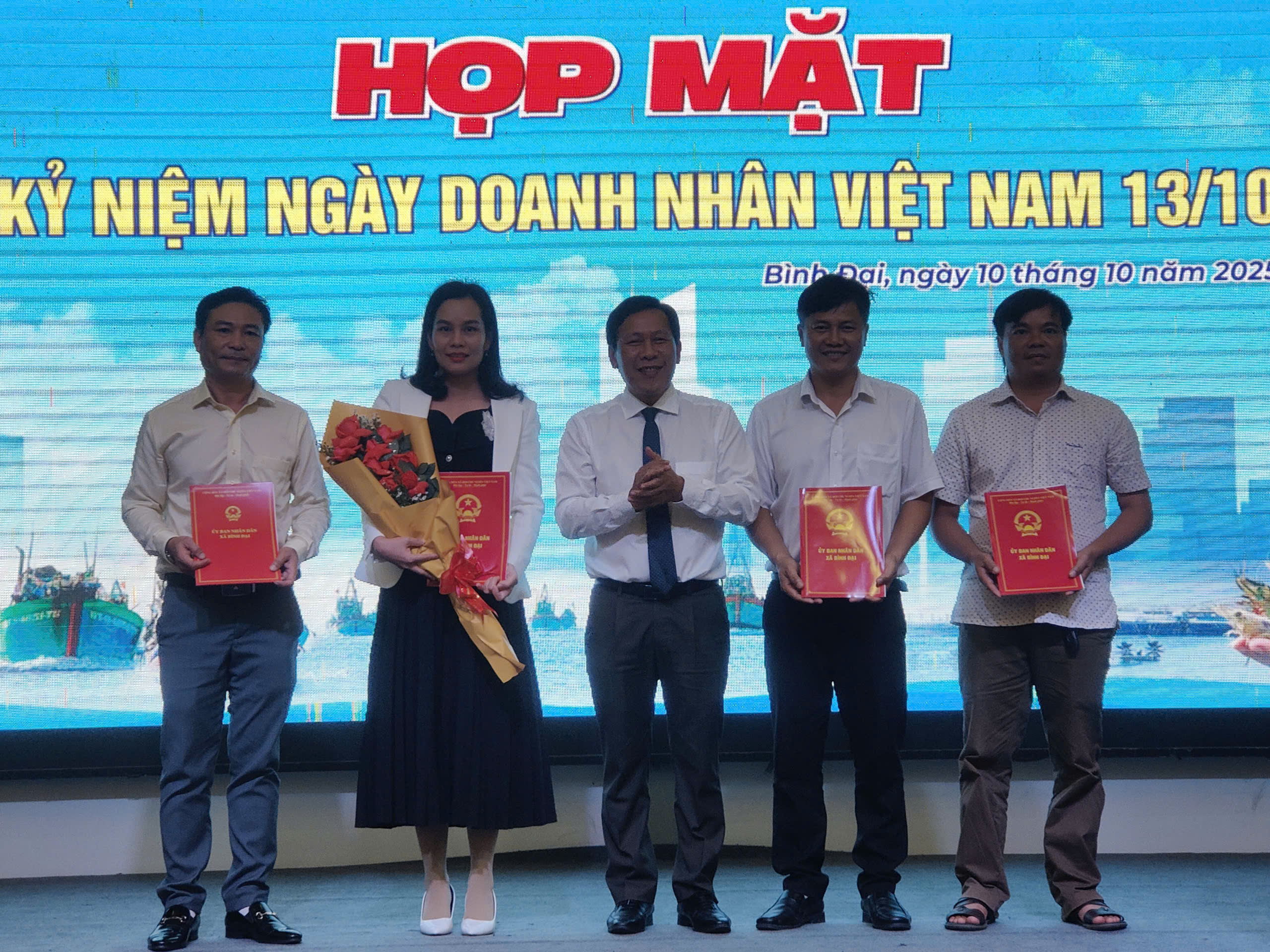 Xã Bình Đại tổ chức họp mặt kỷ niệm ngày doanh nhân Việt Nam (13/10/2025)