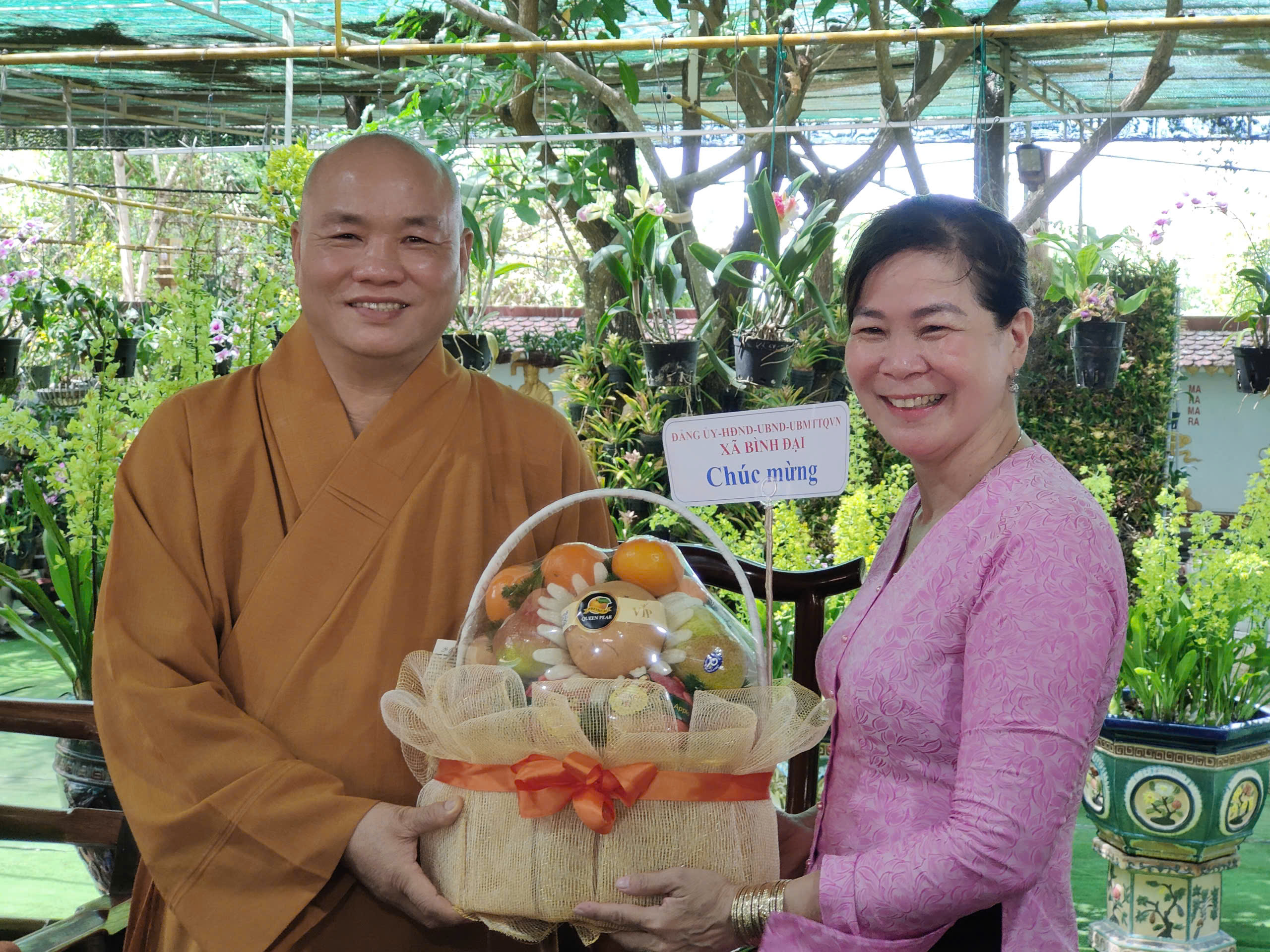 Lãnh đạo xã Bình Đại thăm các cơ sở thờ tự tôn giáo nhân dịp Đại lễ Phật đản Phật lịch 2570 - Dương lịch 2026