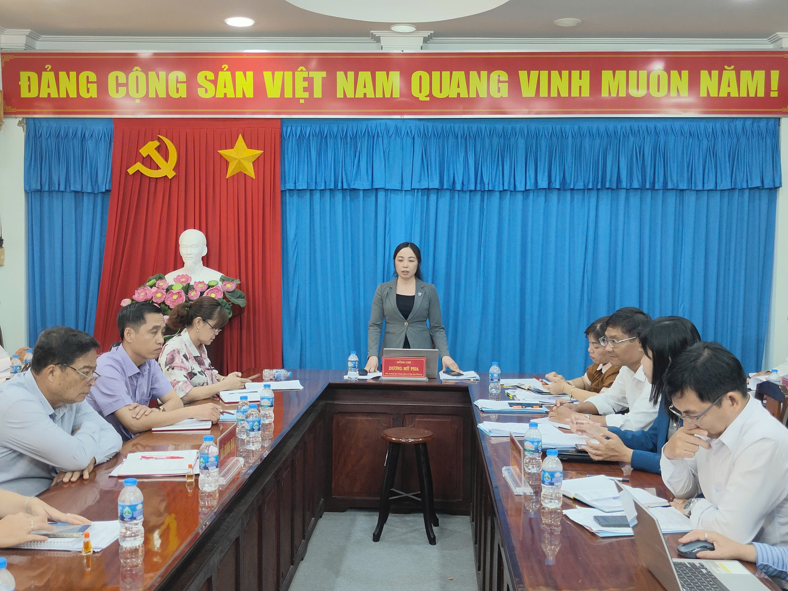 Ban Tuyên giáo và Dân vận Tỉnh ủy Vĩnh Long làm việc với xã Bình Đại, Thạnh Trị, Thạnh Phước và Thới Thuận.