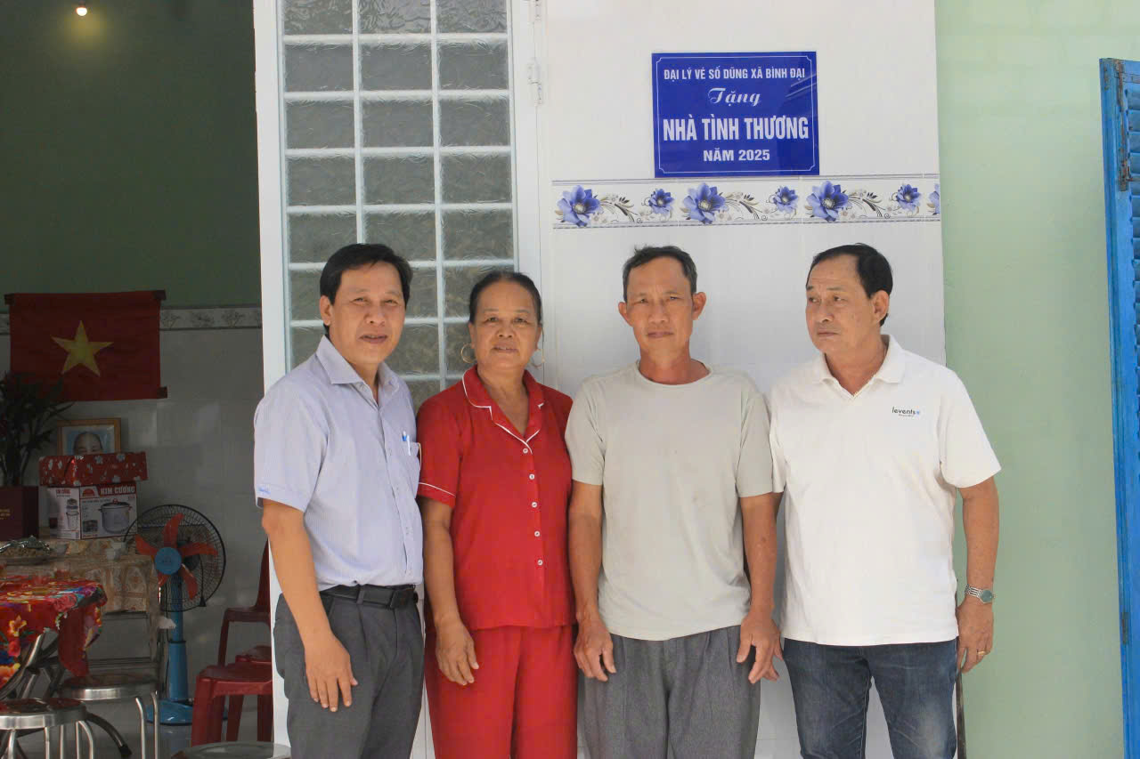 Xã Bình Đại trao 3 nhà tình thương

