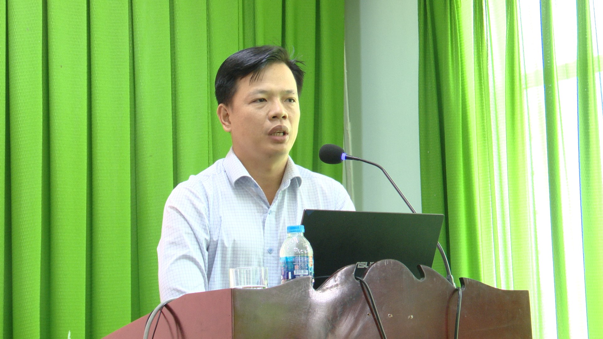 Bế giảng lớp bồi dưỡng lý luận chính trị dành cho đảng viên mới khóa II/2025

